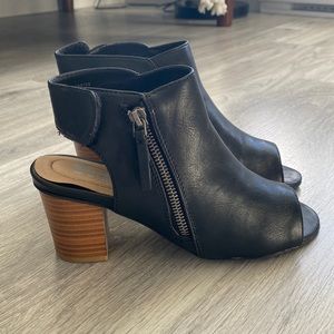 Black boot sandal